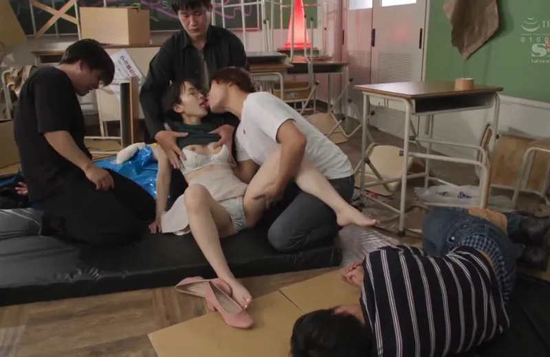 Giúp đỡ cậu any bị bắt nạt, em học sinh dính vào đám côn đồ biến thái